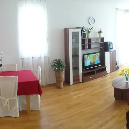 Kristijan Apartment *