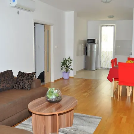 Kristijan Apartamento *